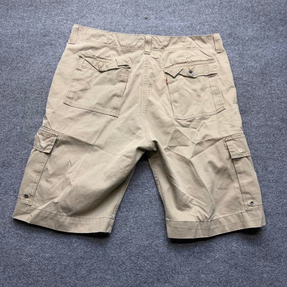 Y2K Levi's tan cargo shorts Size 40 men's - Picture 5 of 6